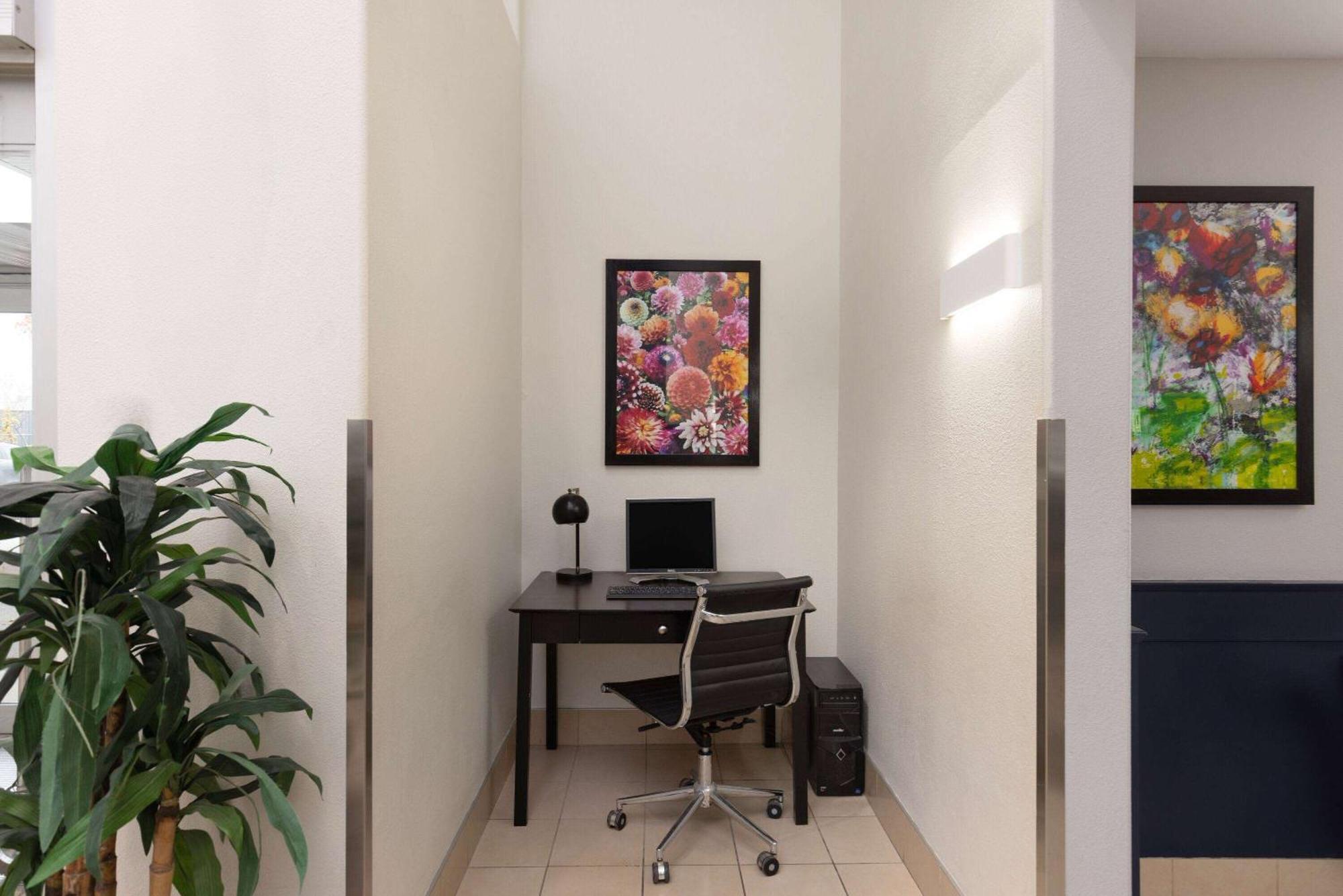 Super 8 By Wyndham St-Jerome Otel Saint-Jerome Dış mekan fotoğraf