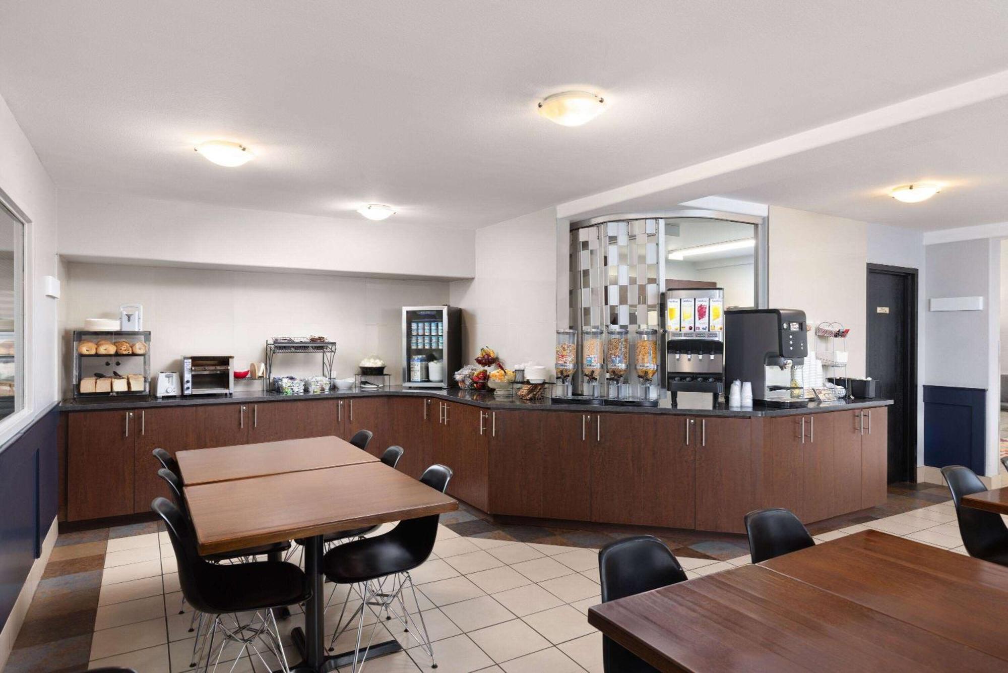 Super 8 By Wyndham St-Jerome Otel Saint-Jerome Dış mekan fotoğraf