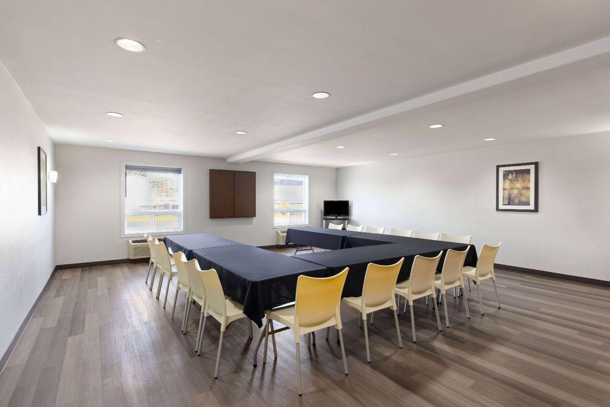 Super 8 By Wyndham St-Jerome Otel Saint-Jerome Dış mekan fotoğraf