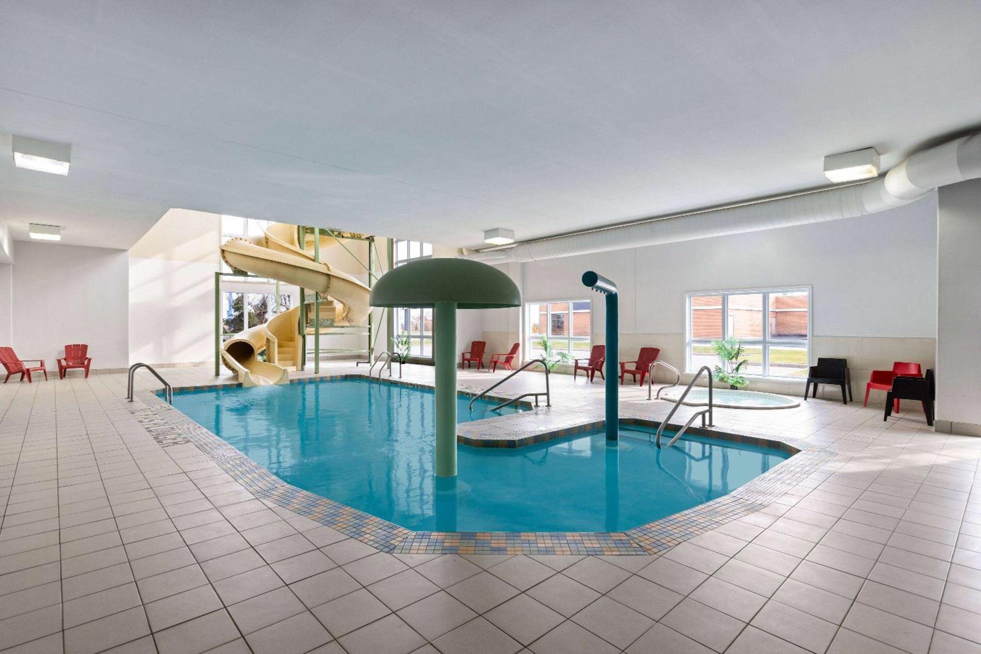 Super 8 By Wyndham St-Jerome Otel Saint-Jerome Dış mekan fotoğraf