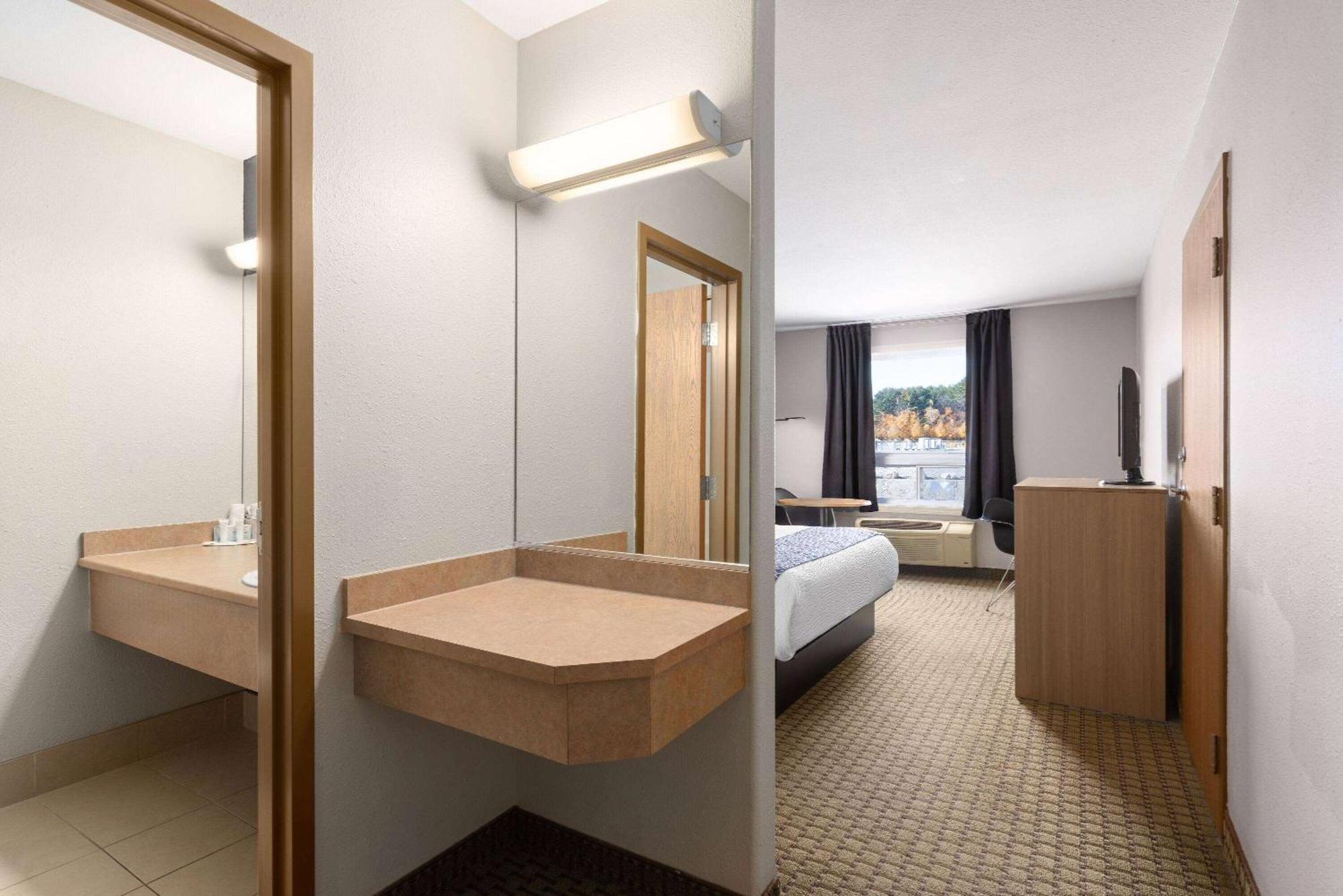 Super 8 By Wyndham St-Jerome Otel Saint-Jerome Dış mekan fotoğraf