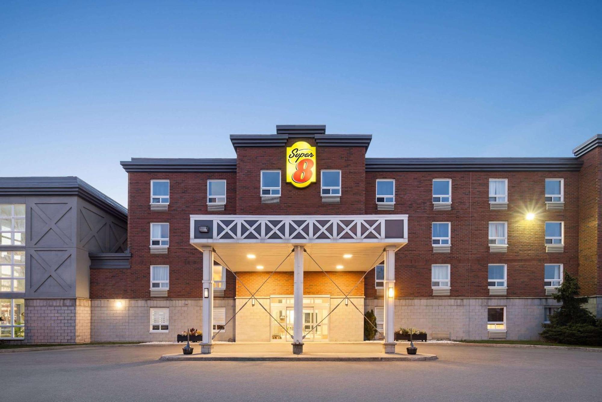 Super 8 By Wyndham St-Jerome Otel Saint-Jerome Dış mekan fotoğraf