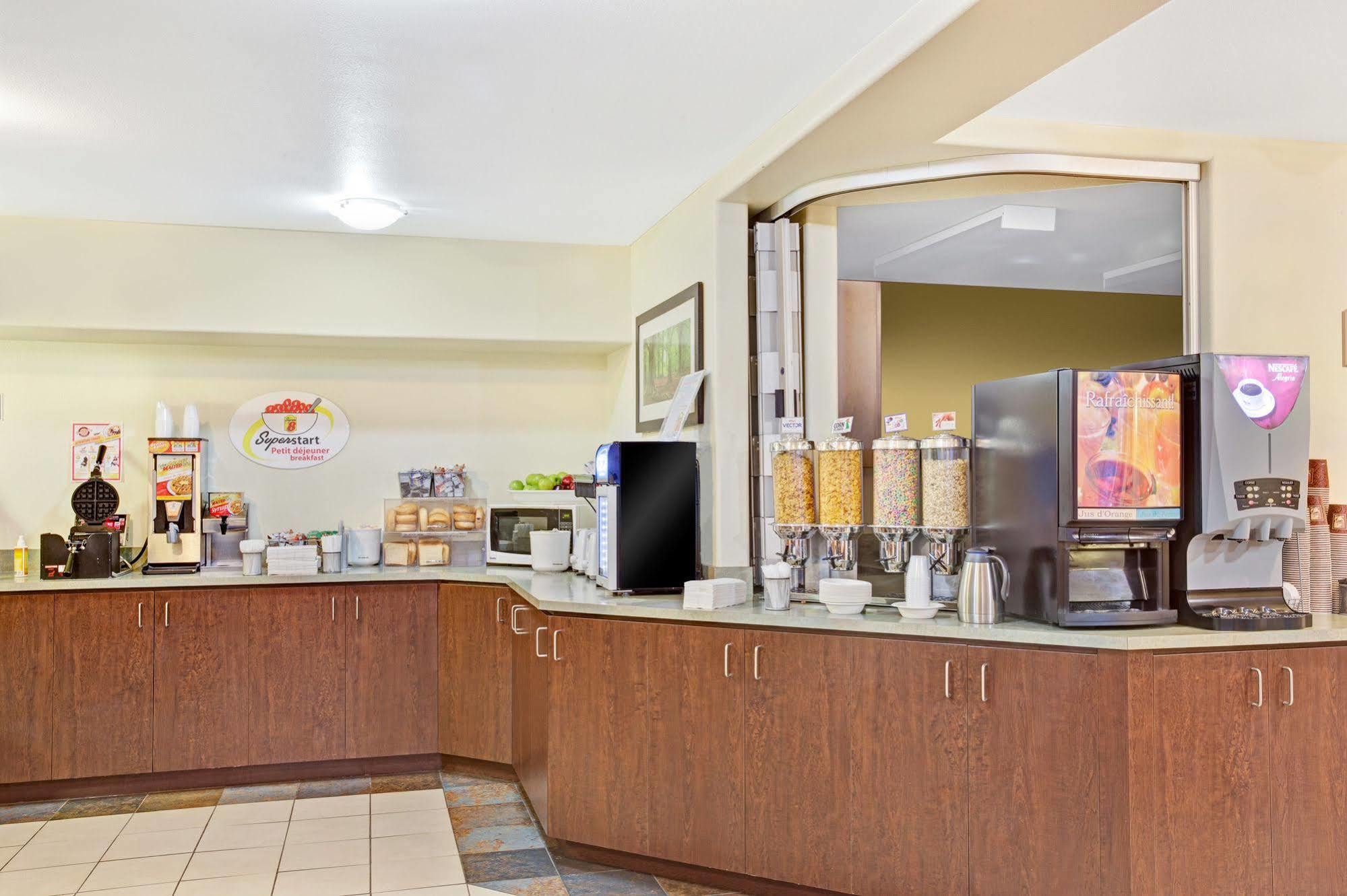 Super 8 By Wyndham St-Jerome Otel Saint-Jerome Dış mekan fotoğraf